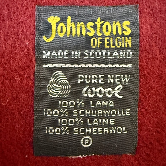 Johnstons of Elgin Burgundy Pure New Wool Scarf 🇬🇧 – Made in Scotland - Picture 8 of 9